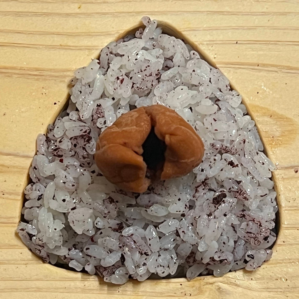 こだわり【おにぎり】自家製梅干し（ゆかりご飯）