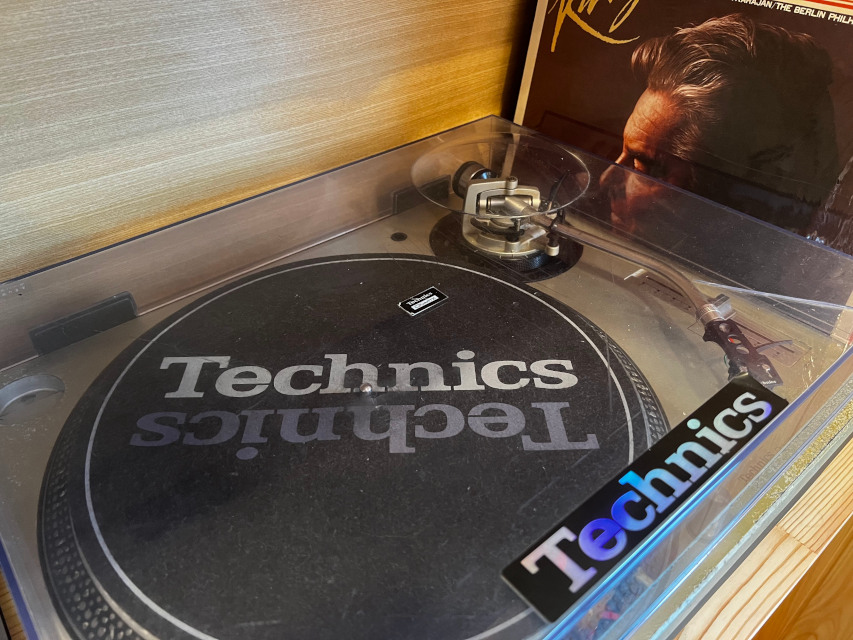 くらCaf'e アクセスのご案内ページ・スライドショーでの「オーナー肝入りのステレオ」イメージ画像です