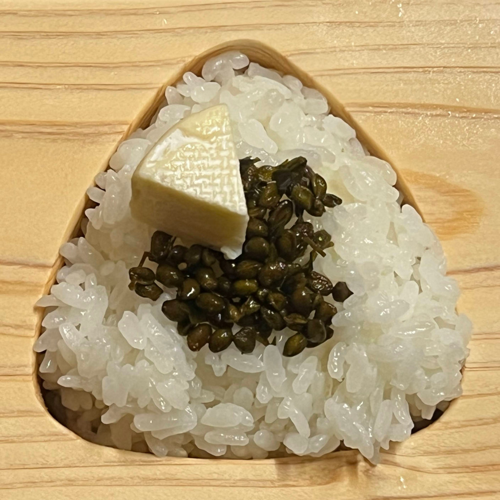 こだわり【おにぎり】自家製山椒の実とチーズ