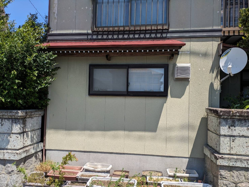 お部屋を改装して、カフェを開きます。この壁を取り払ってお店の入り口に・・・