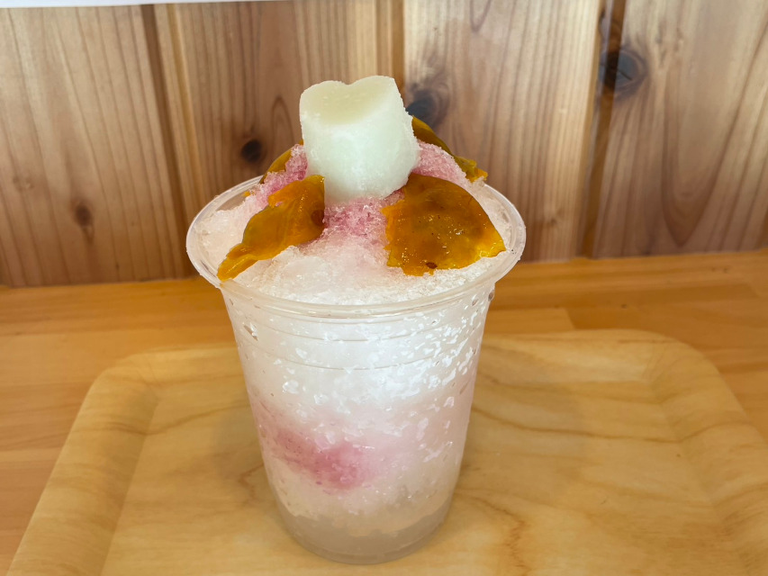 当店のメニューに加わった新しいメニュー、「梅シロップのかき氷」のイメージ画像です！