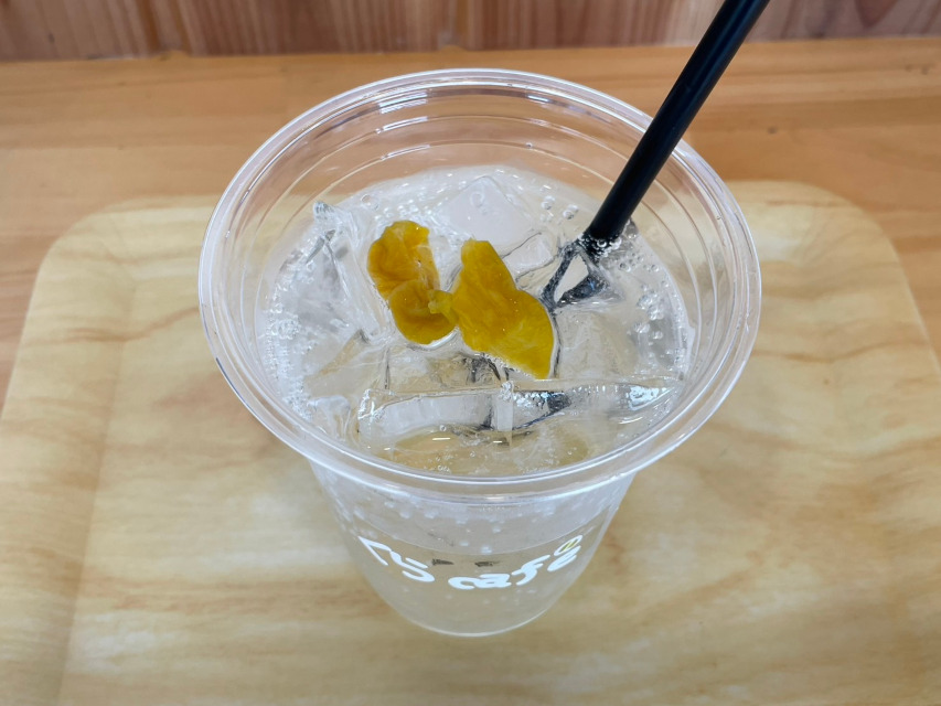 当店のメニューに加わった新しいメニュー、「梅ソーダ」のイメージ画像２です！